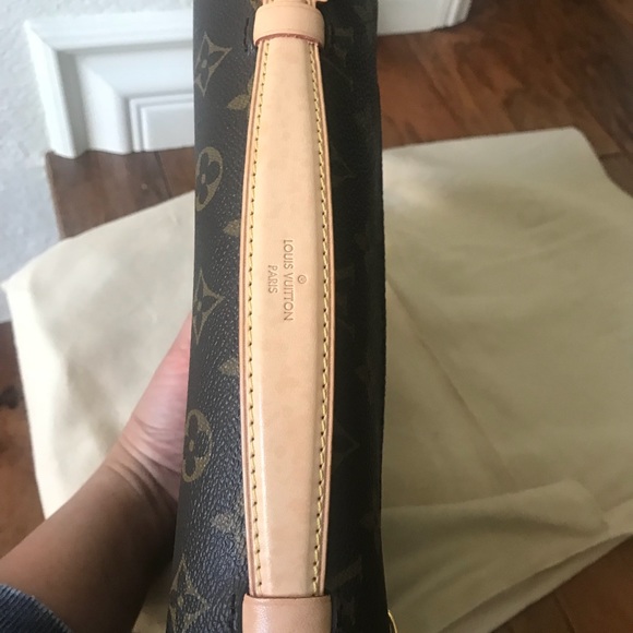 SOLD !!!! Authentic LV Pochete Metis - Picture 5 of 8